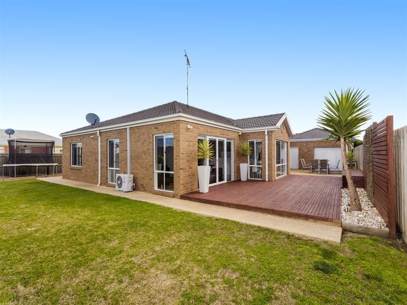 20 Roseview Way, St Albans Park VIC 3219