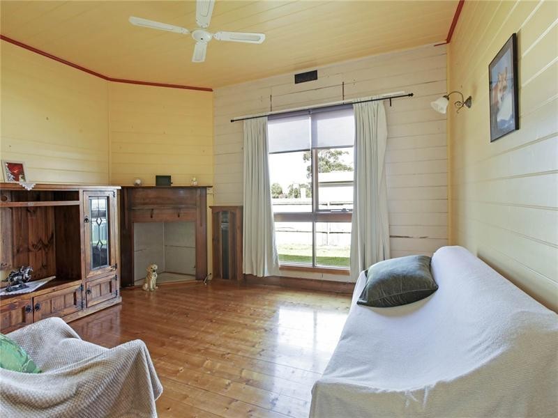 33 River Street, Little River VIC 3211