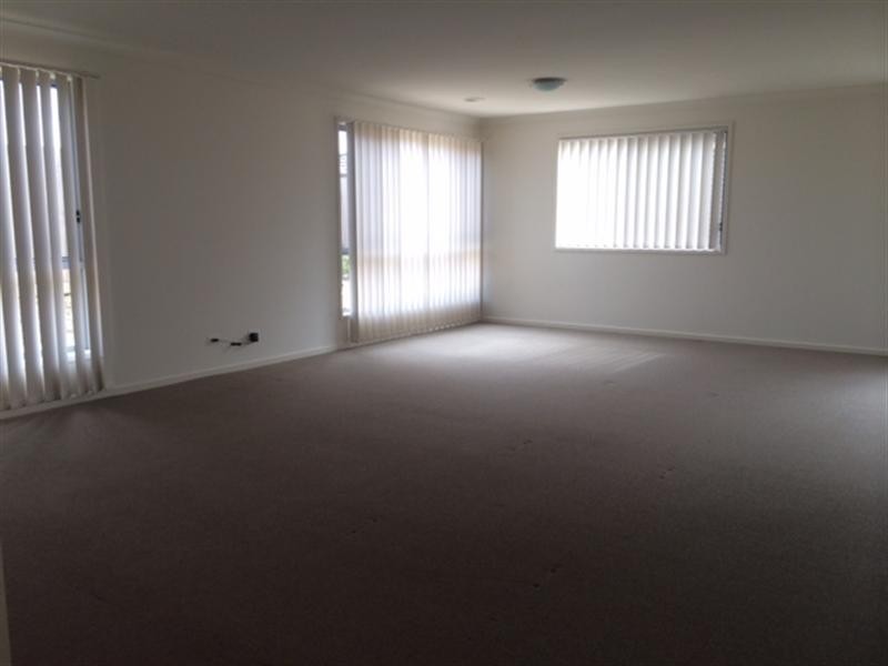 55 Oakwood Crescent, Waurn Ponds VIC 3216