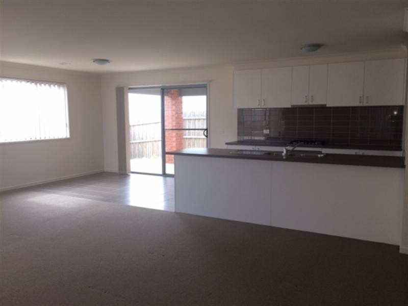 55 Oakwood Crescent, Waurn Ponds VIC 3216