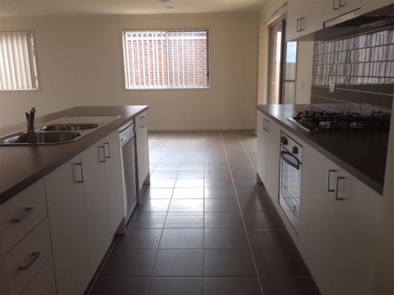 55 Oakwood Crescent, Waurn Ponds VIC 3216