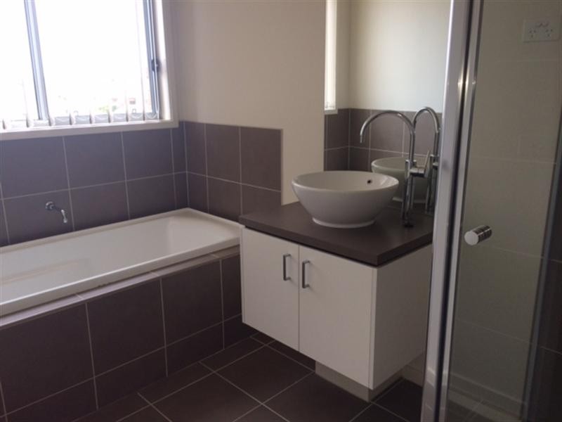 55 Oakwood Crescent, Waurn Ponds VIC 3216