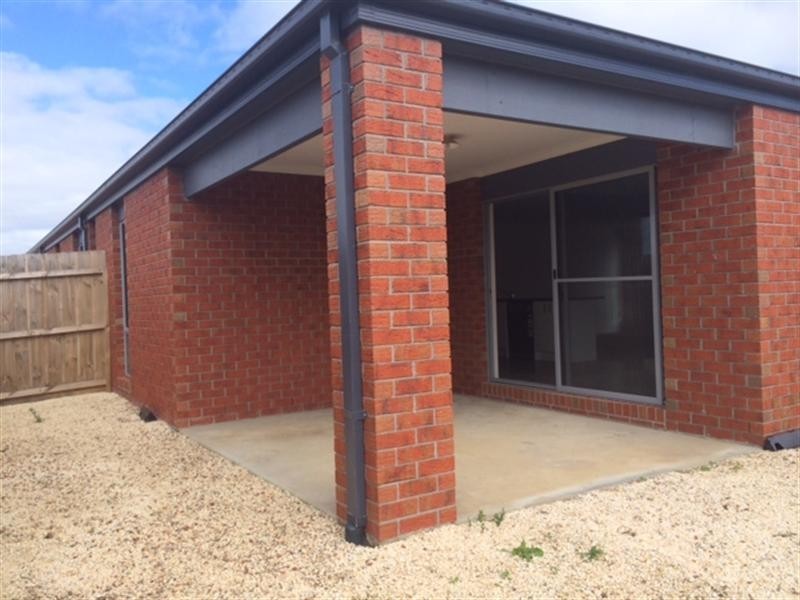 55 Oakwood Crescent, Waurn Ponds VIC 3216