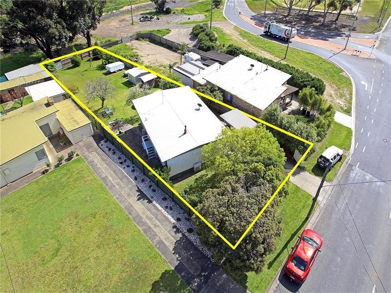 4 Tucker Street, Breakwater VIC 3219