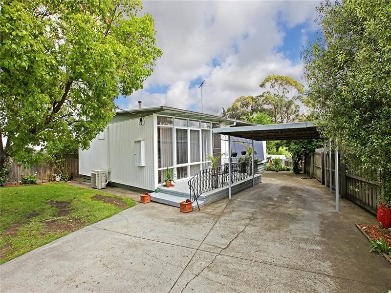 4 Tucker Street, Breakwater VIC 3219