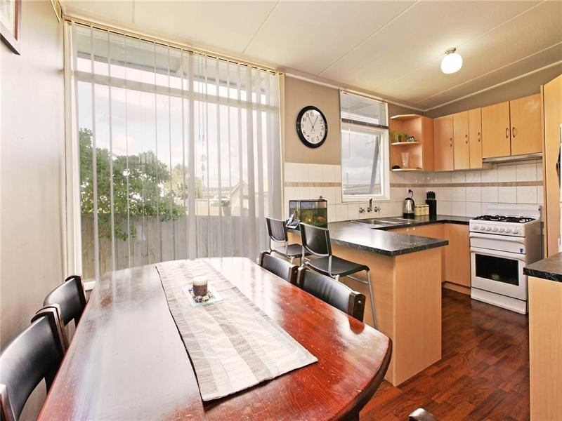 4 Tucker Street, Breakwater VIC 3219