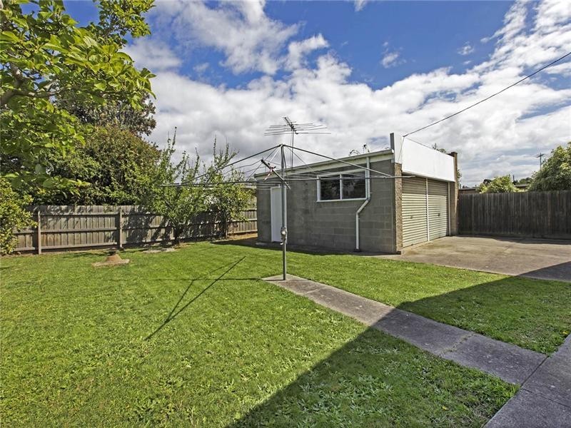 12 Watsons Road, Newcomb VIC 3219
