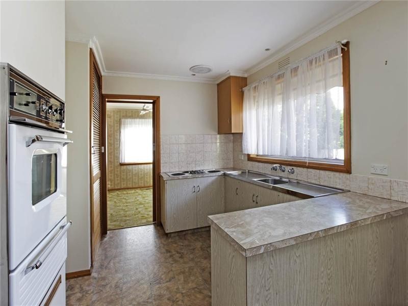 12 Watsons Road, Newcomb VIC 3219