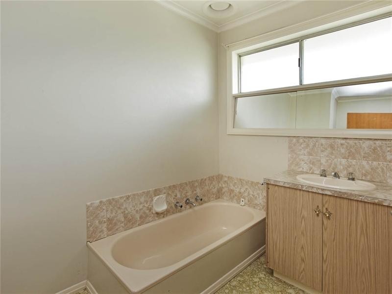 12 Watsons Road, Newcomb VIC 3219