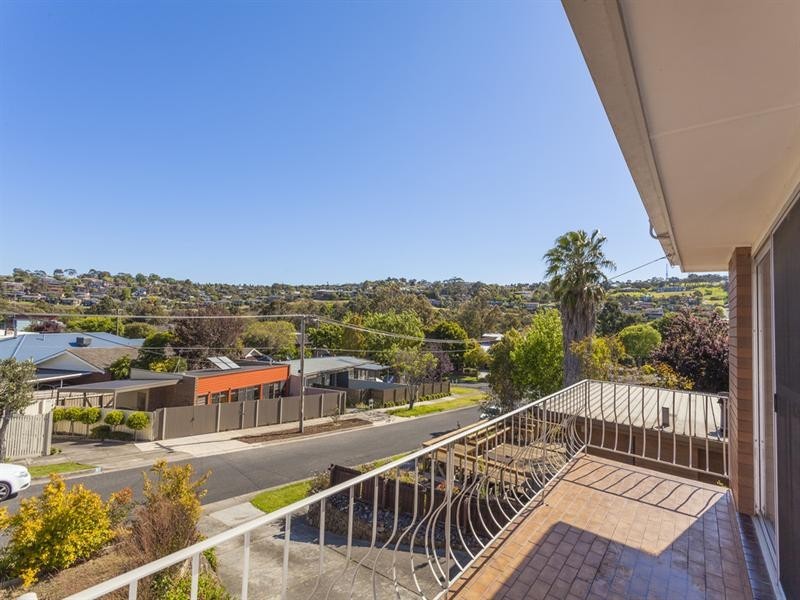 82 Buckingham Road, Newtown VIC 3220