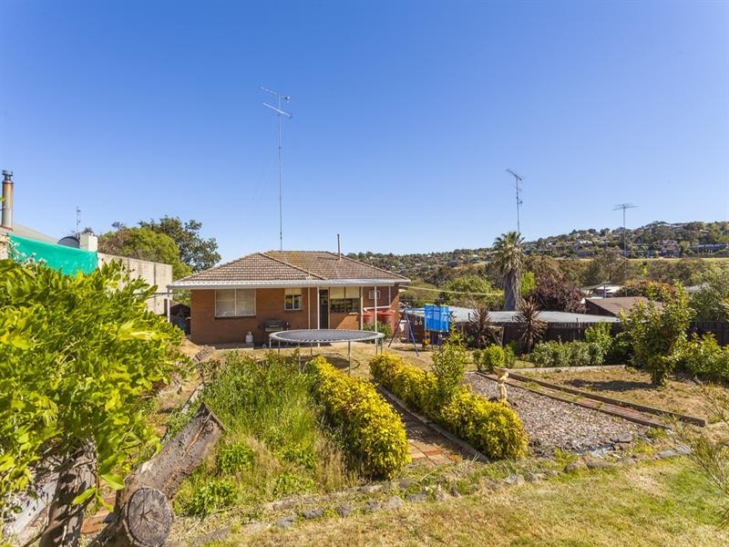 82 Buckingham Road, Newtown VIC 3220