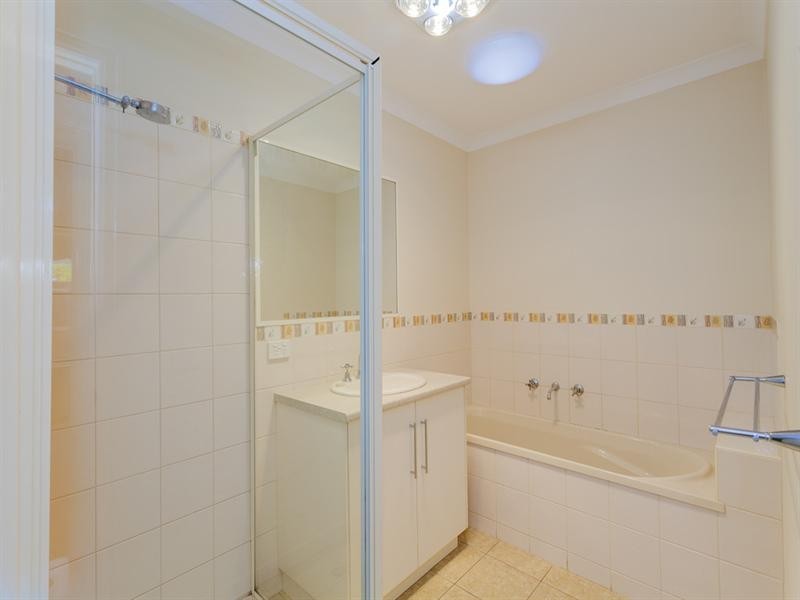 27 Roseview Way, St Albans Park VIC 3219