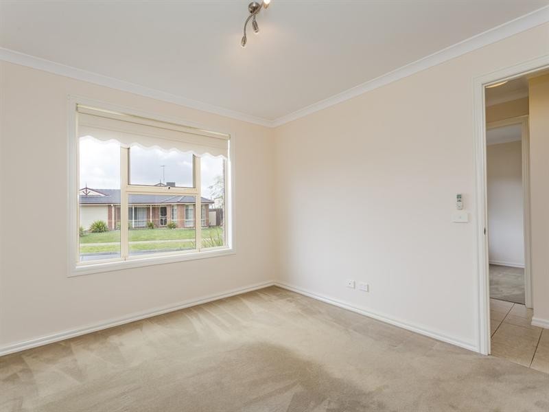 27 Roseview Way, St Albans Park VIC 3219