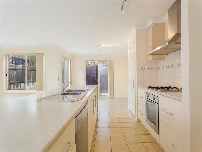 27 Roseview Way, St Albans Park VIC 3219