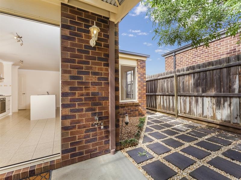 27 Roseview Way, St Albans Park VIC 3219