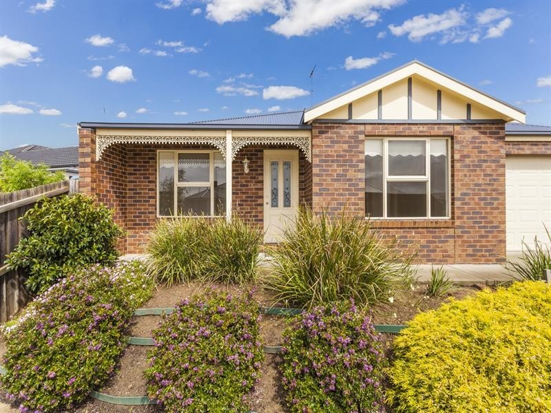 27 Roseview Way, St Albans Park VIC 3219