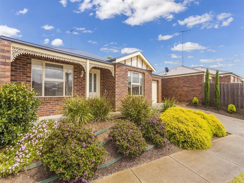 27 Roseview Way, St Albans Park VIC 3219