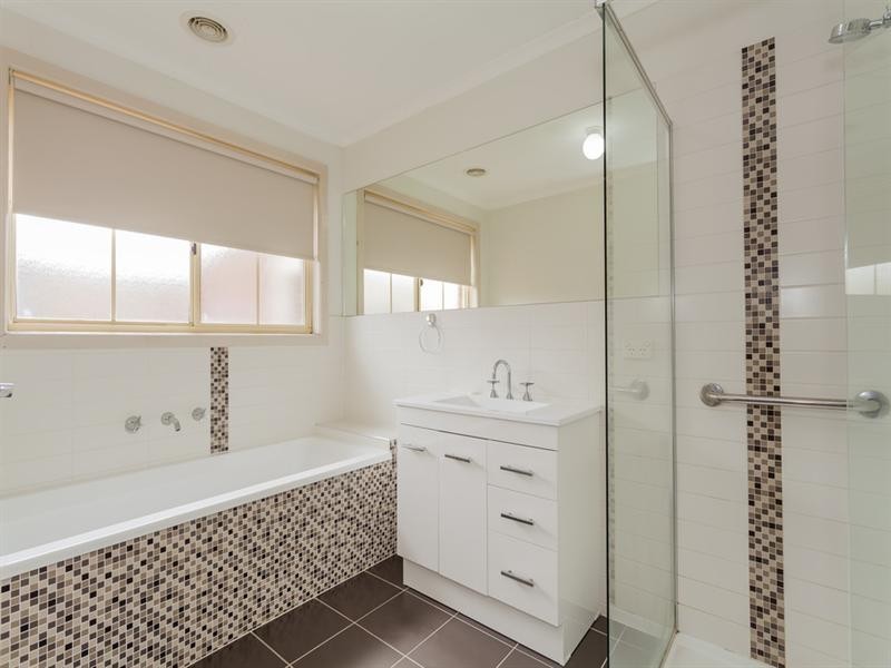 1/80 Wolseley Grove, Bell Post Hill VIC 3215