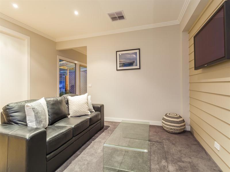 33 Anstead Avenue, Drysdale VIC 3222