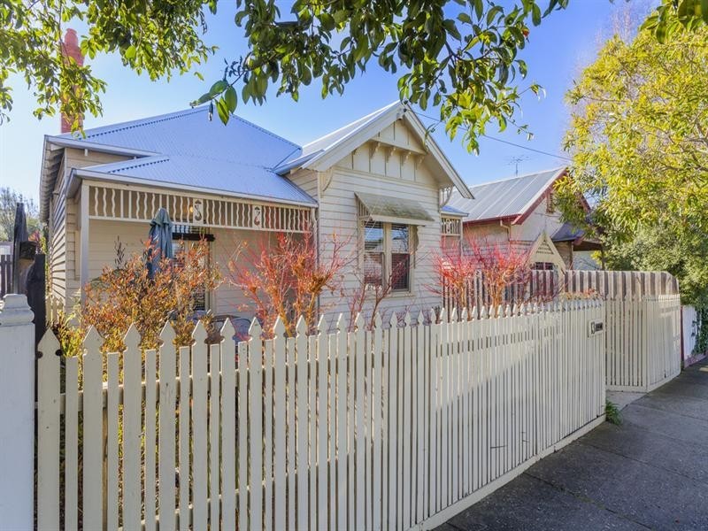 13 Thorne Street, East Geelong VIC 3219