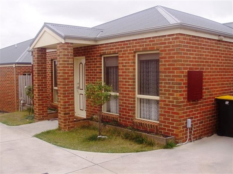 2/47 Rossack Drive, Waurn Ponds VIC 3216