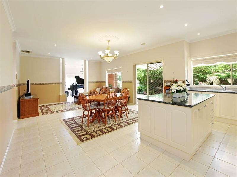 28 Huon Crescent, Leopold VIC 3224