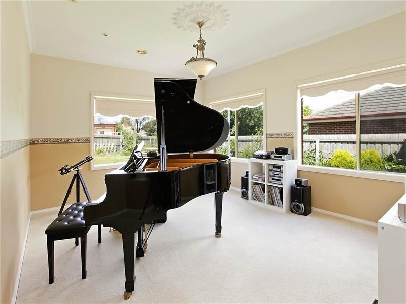 28 Huon Crescent, Leopold VIC 3224