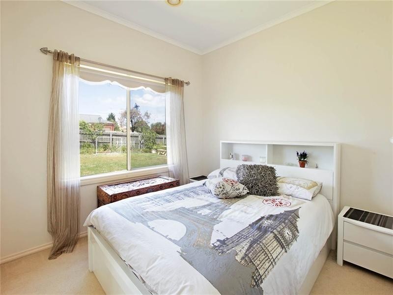 28 Huon Crescent, Leopold VIC 3224