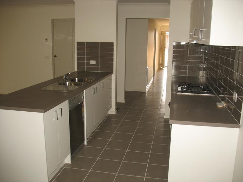 28 Sugargum Drive, Waurn Ponds VIC 3216