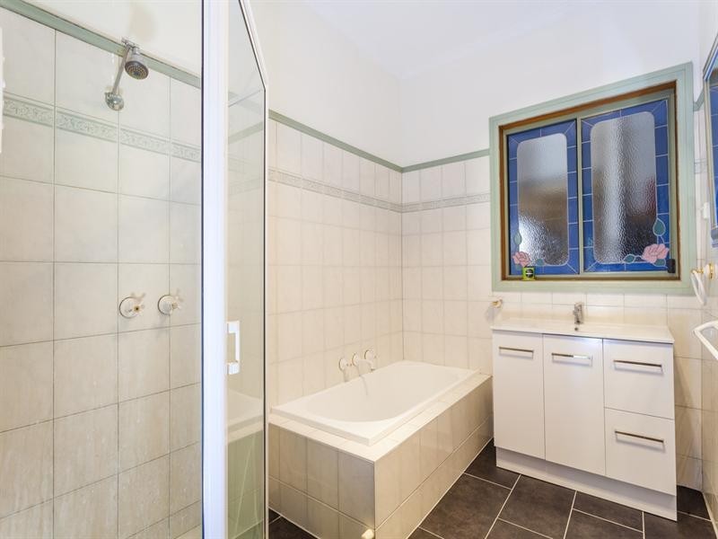 27 Calder Street, Manifold Heights VIC 3218