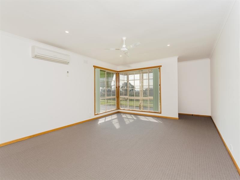 1/6 Piccadilly Close, Bell Post Hill VIC 3215