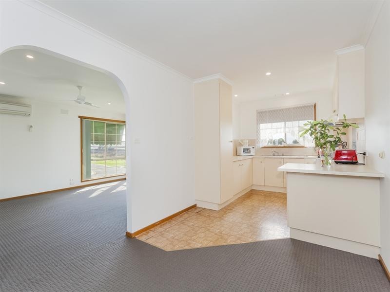 1/6 Piccadilly Close, Bell Post Hill VIC 3215
