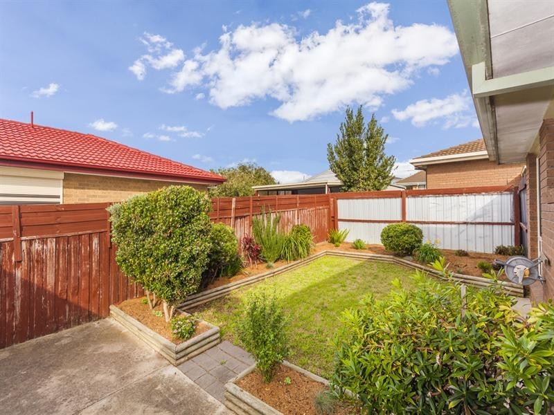 1/6 Piccadilly Close, Bell Post Hill VIC 3215