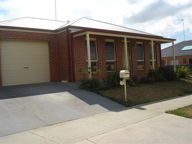 25a Paratone Crescent, St Albans Park VIC 3219