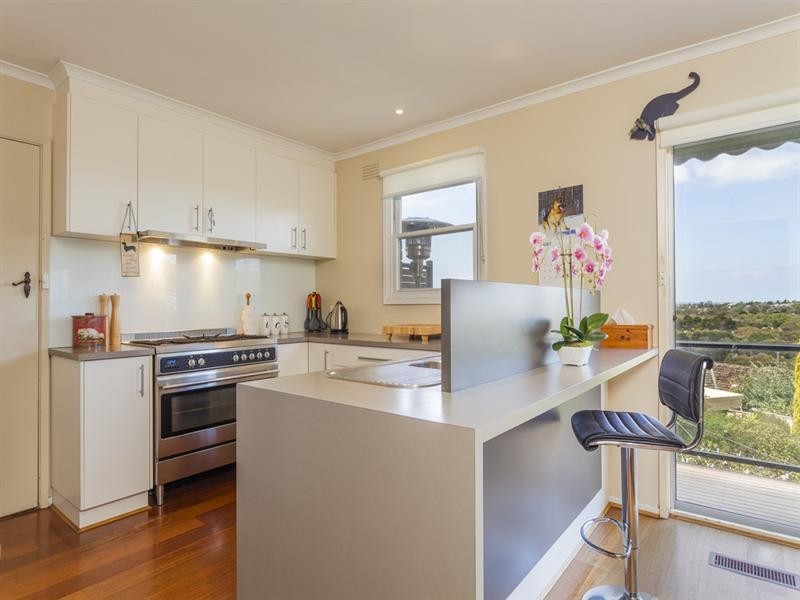 98 North Valley Road, Highton VIC 3216