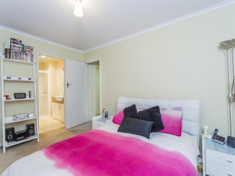 98 North Valley Road, Highton VIC 3216