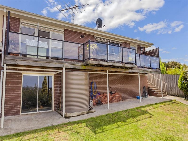 98 North Valley Road, Highton VIC 3216
