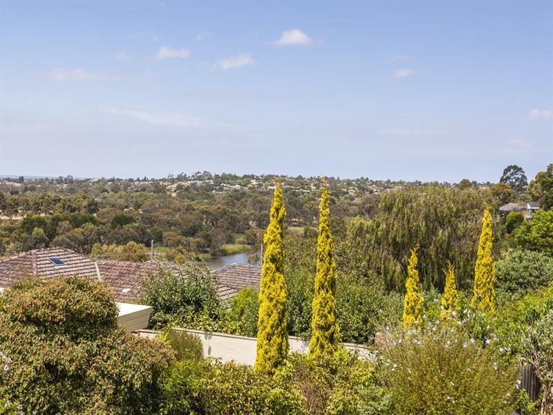 98 North Valley Road, Highton VIC 3216