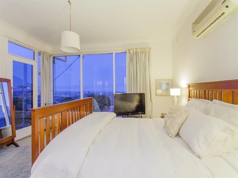 72 Reigate Road, Highton VIC 3216