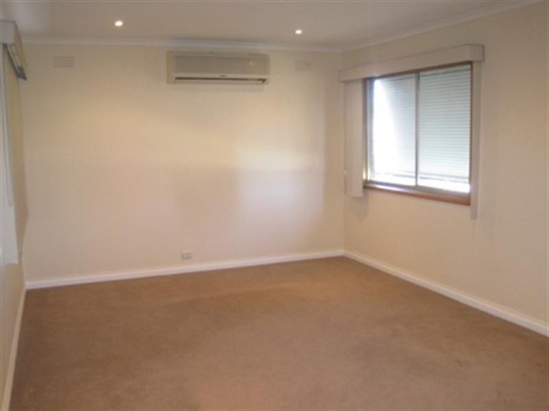 9 Sputnik Court, Whittington VIC 3219