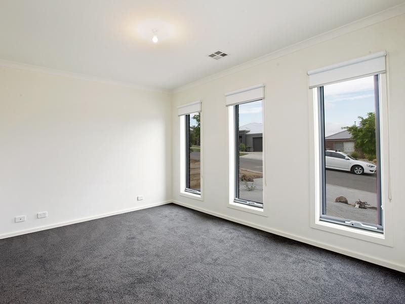 24B Exmoor Close, Highton VIC 3216