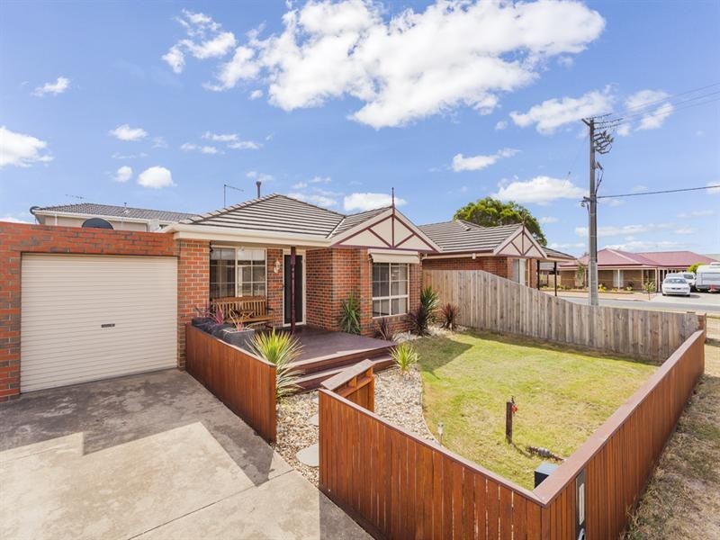 2a Dunmow Crescent, Hamlyn Heights VIC 3215