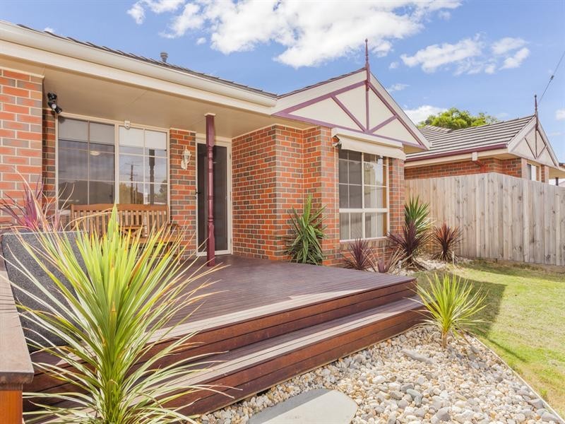 2a Dunmow Crescent, Hamlyn Heights VIC 3215