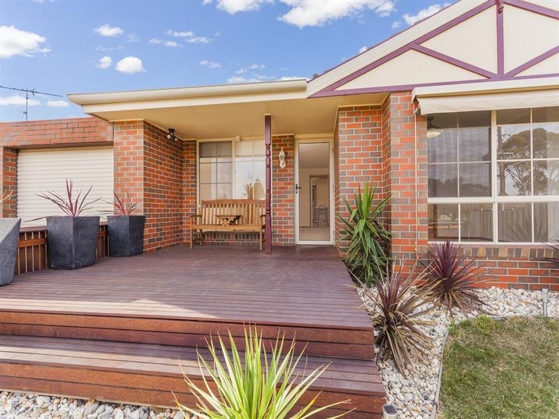 2a Dunmow Crescent, Hamlyn Heights VIC 3215