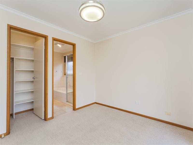 2a Dunmow Crescent, Hamlyn Heights VIC 3215
