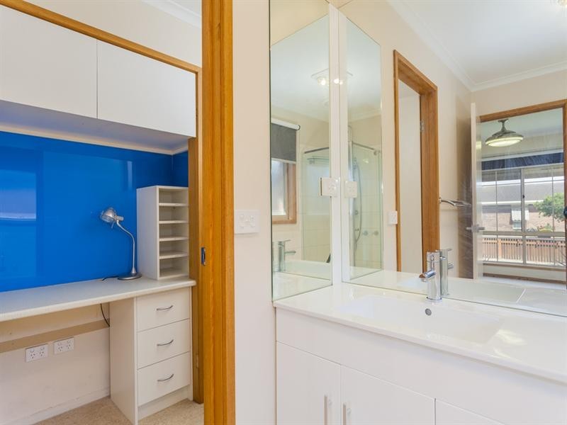 2a Dunmow Crescent, Hamlyn Heights VIC 3215