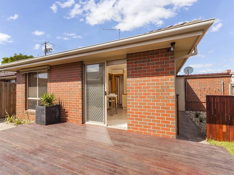 2a Dunmow Crescent, Hamlyn Heights VIC 3215