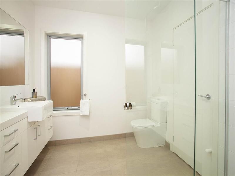 5B College Court, Newtown VIC 3220