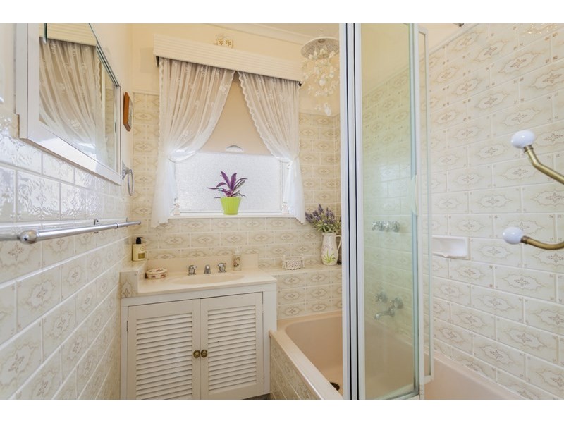 143 St Albans Road, East Geelong VIC 3219