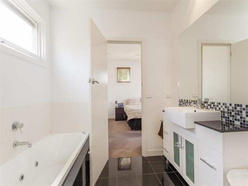 8 Pizer Street, Geelong West VIC 3218